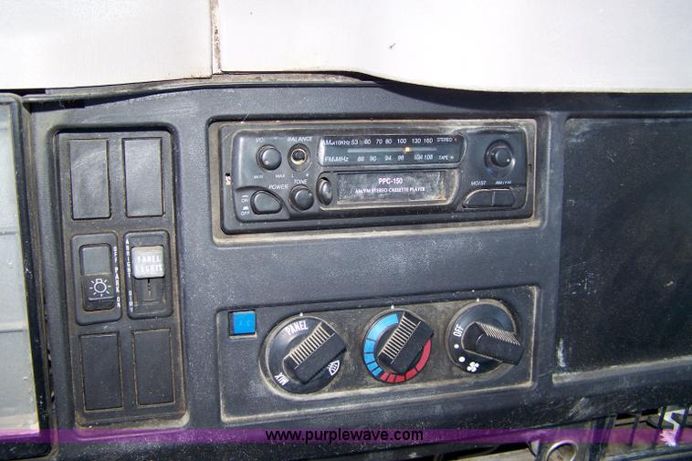 image for item 7294 1996 International 4700 truck