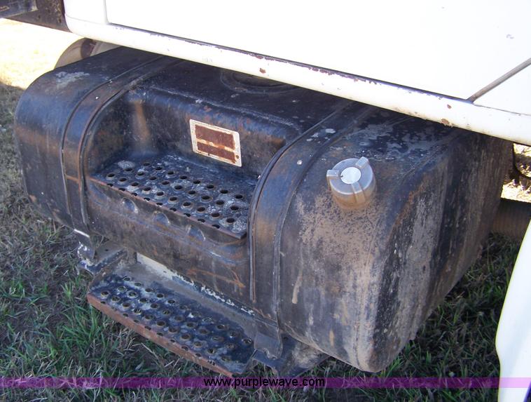 image for item 7294 1996 International 4700 truck