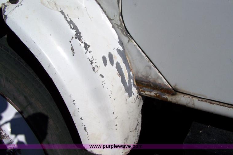 image for item 7294 1996 International 4700 truck