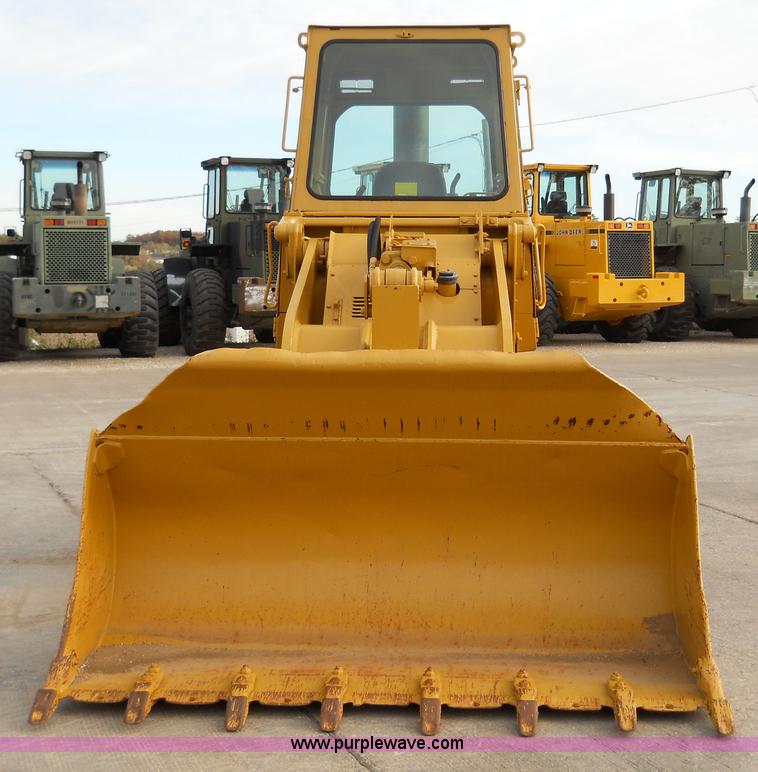 image for item 7760 1982 Caterpillar 953 track loader