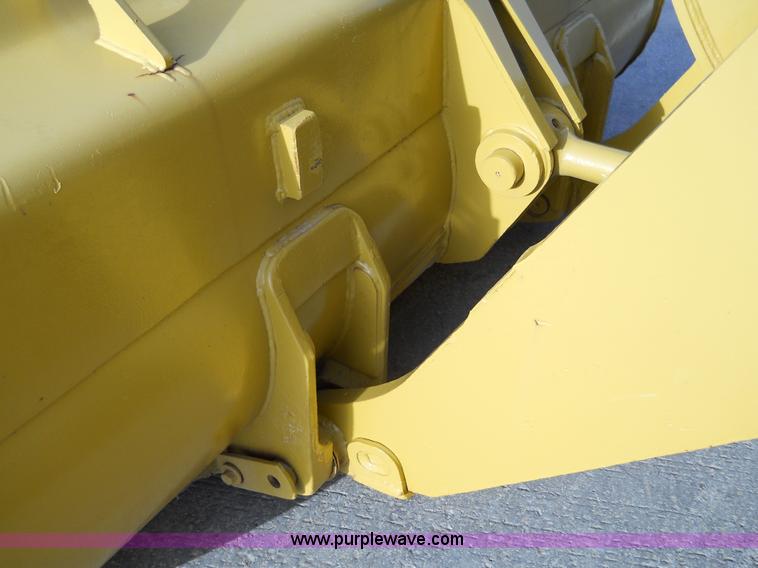 image for item 7760 1982 Caterpillar 953 track loader