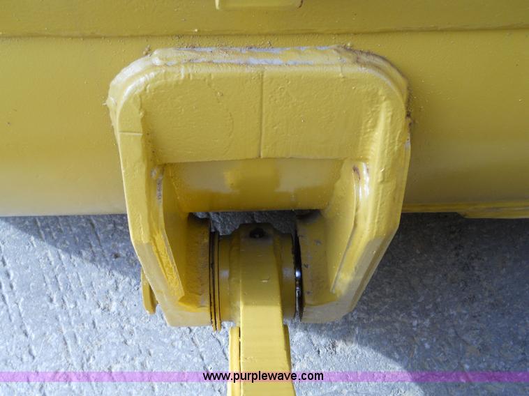 image for item 7760 1982 Caterpillar 953 track loader