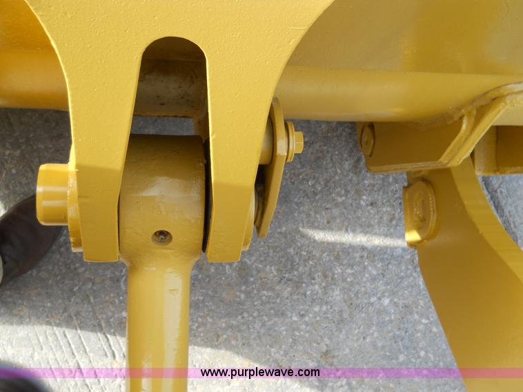 image for item 7760 1982 Caterpillar 953 track loader
