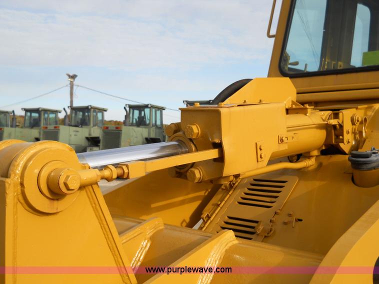image for item 7760 1982 Caterpillar 953 track loader