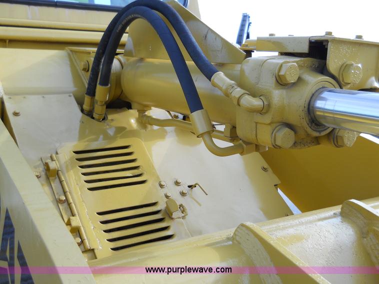 image for item 7760 1982 Caterpillar 953 track loader