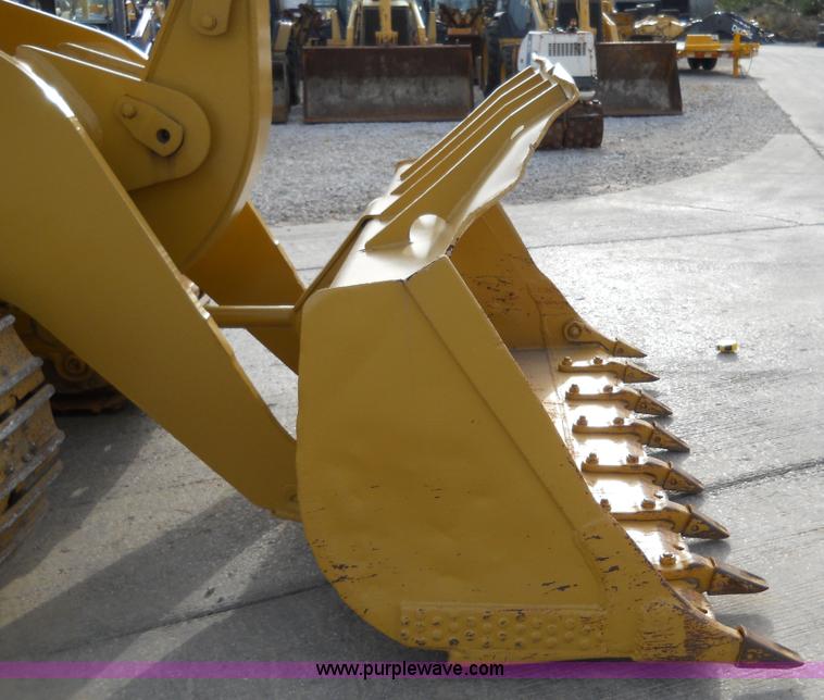 image for item 7760 1982 Caterpillar 953 track loader