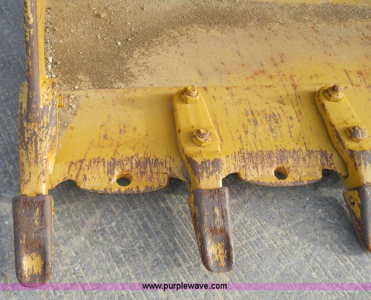 image for item 7760 1982 Caterpillar 953 track loader