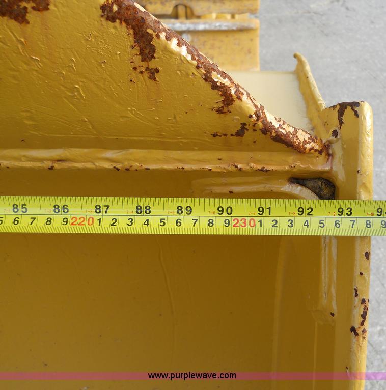 image for item 7760 1982 Caterpillar 953 track loader