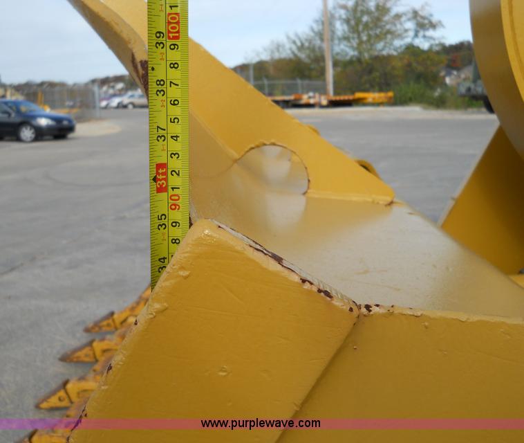 image for item 7760 1982 Caterpillar 953 track loader