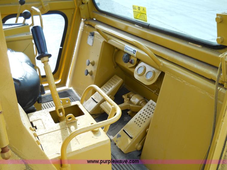 image for item 7760 1982 Caterpillar 953 track loader