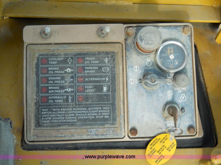 image for item 7760 1982 Caterpillar 953 track loader