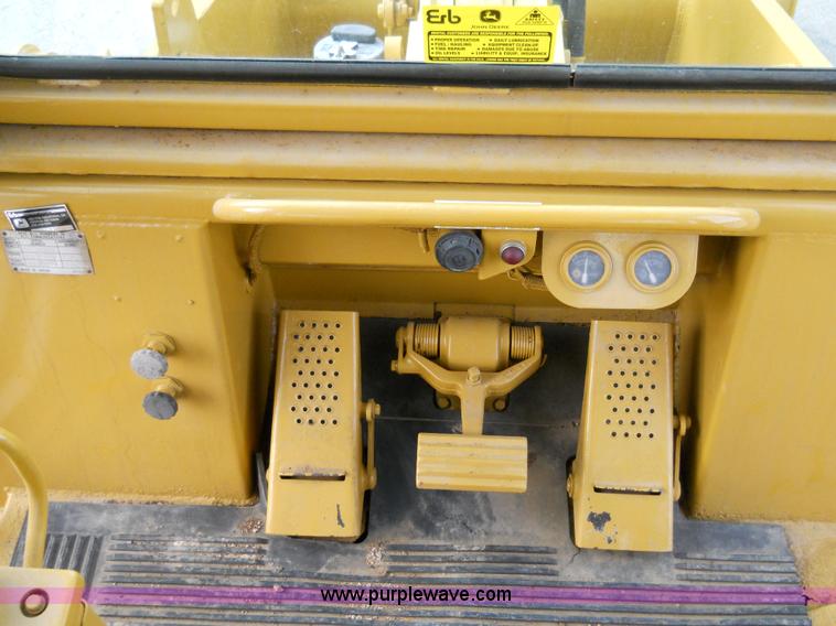 image for item 7760 1982 Caterpillar 953 track loader