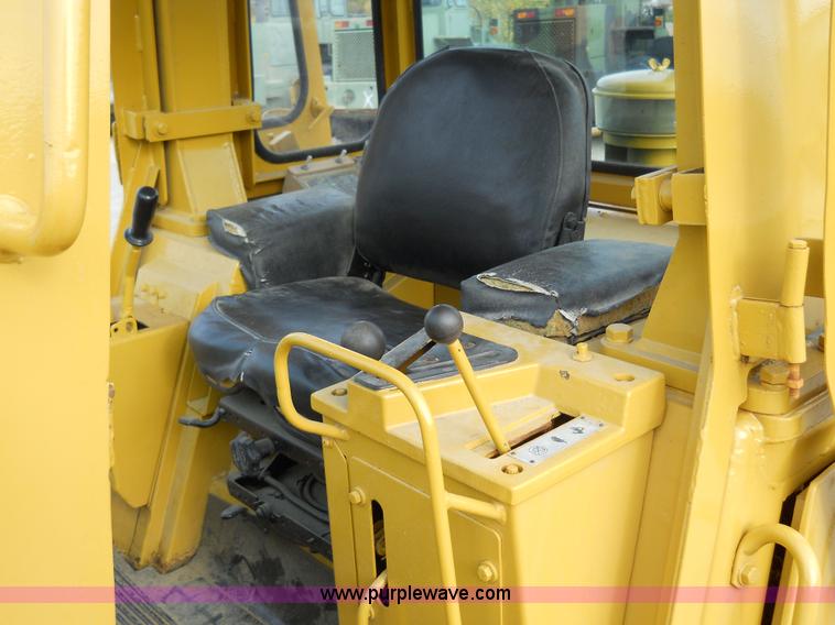 image for item 7760 1982 Caterpillar 953 track loader