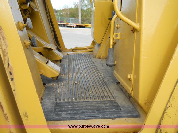 image for item 7760 1982 Caterpillar 953 track loader