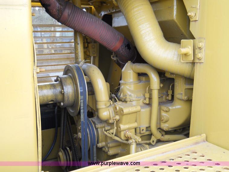 image for item 7760 1982 Caterpillar 953 track loader