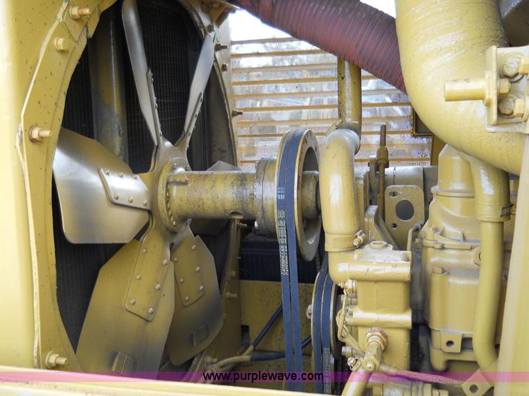 image for item 7760 1982 Caterpillar 953 track loader