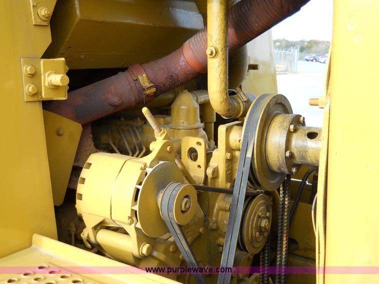 image for item 7760 1982 Caterpillar 953 track loader
