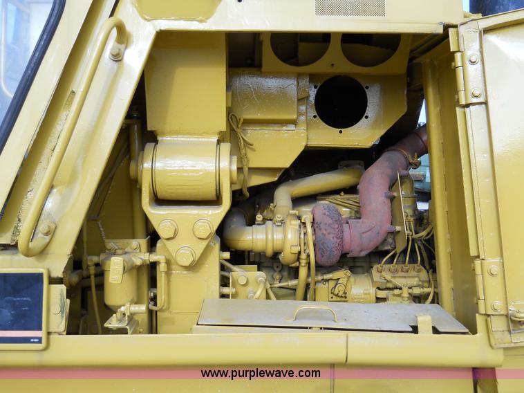 image for item 7760 1982 Caterpillar 953 track loader