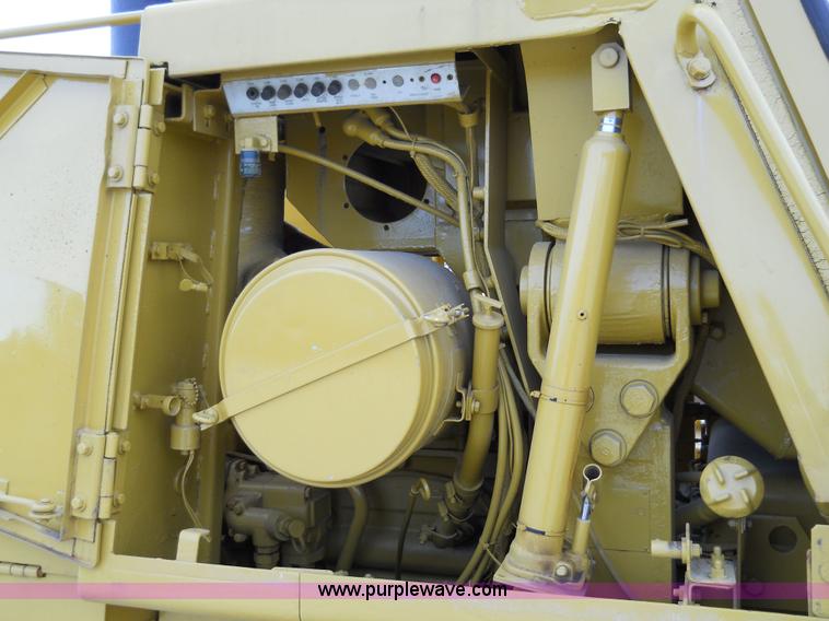 image for item 7760 1982 Caterpillar 953 track loader