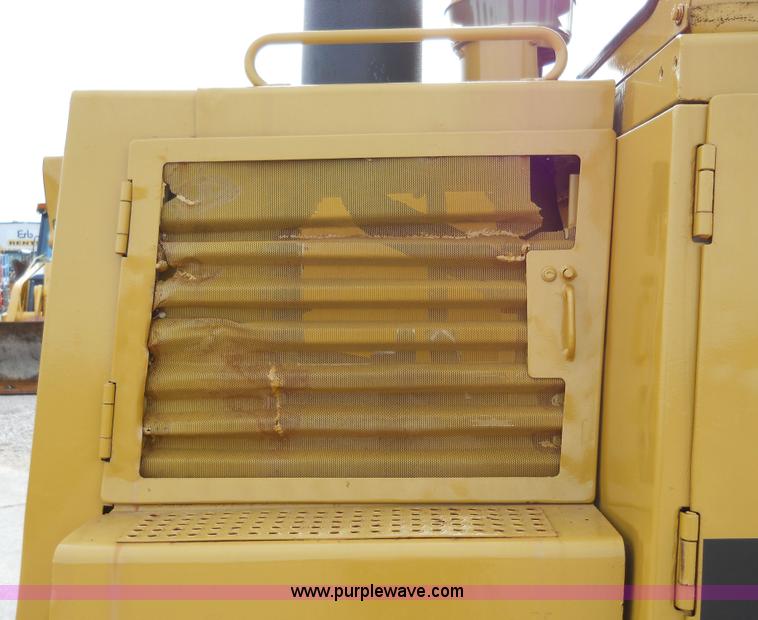 image for item 7760 1982 Caterpillar 953 track loader