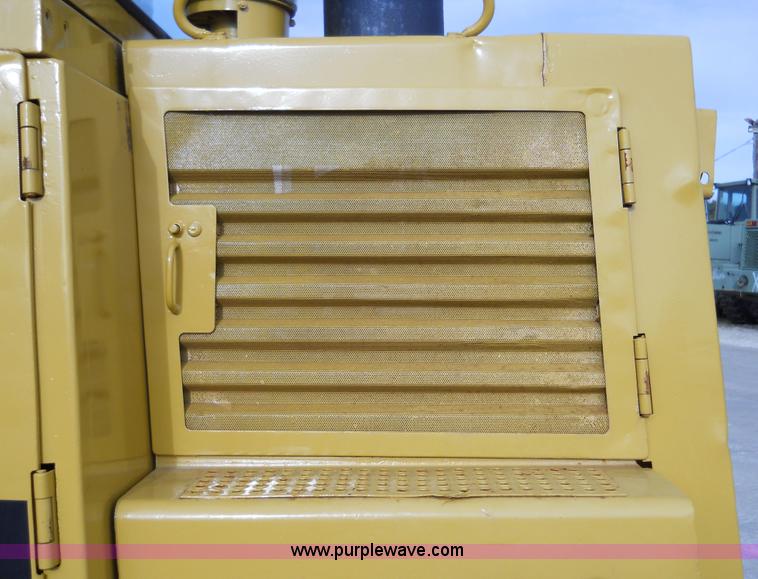 image for item 7760 1982 Caterpillar 953 track loader