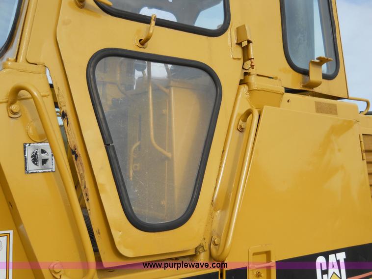 image for item 7760 1982 Caterpillar 953 track loader