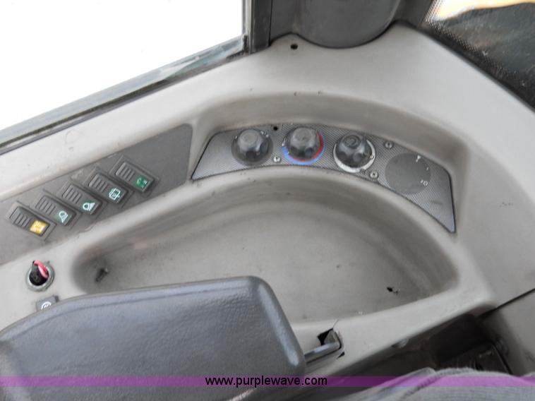 image for item 7762 2002 Case 321D wheel loader