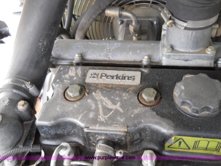 image for item 7762 2002 Case 321D wheel loader