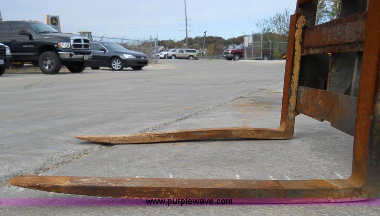 image for item 7762 2002 Case 321D wheel loader