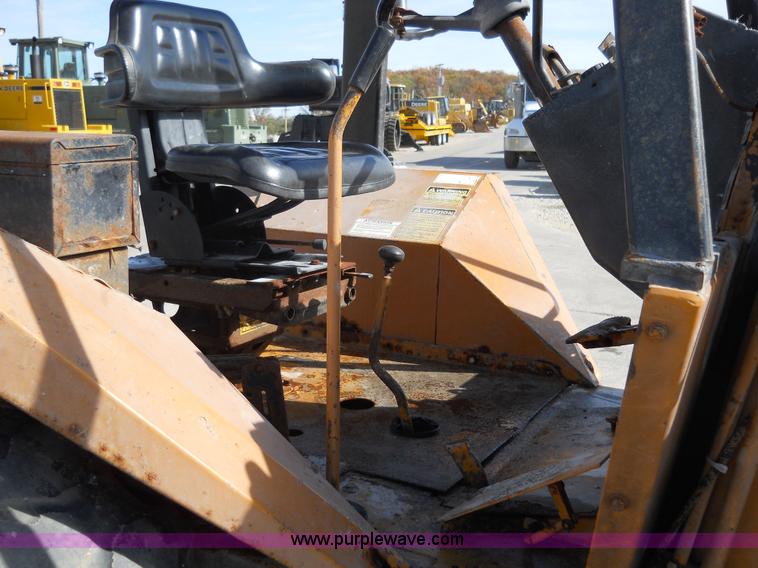 image for item 7763 1981 Case 580D loader