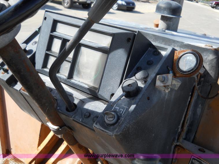 image for item 7763 1981 Case 580D loader