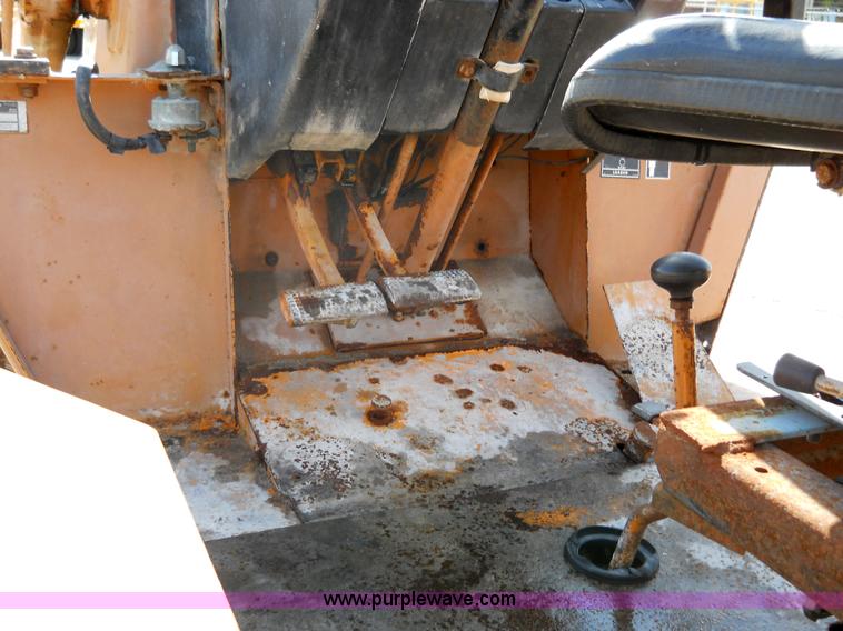 image for item 7763 1981 Case 580D loader