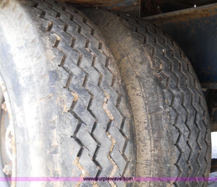 image for item 7764 1995 Trail King TK40 24' trailer