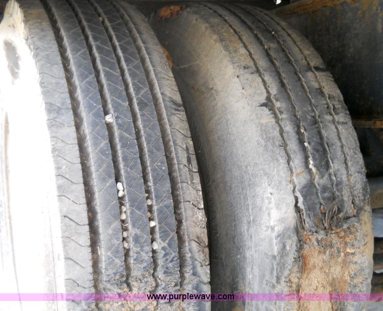 image for item 7764 1995 Trail King TK40 24' trailer