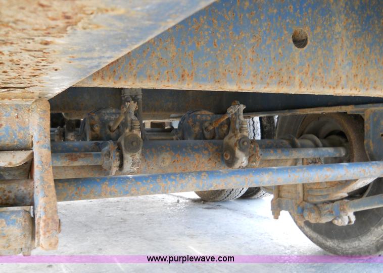 image for item 7764 1995 Trail King TK40 24' trailer