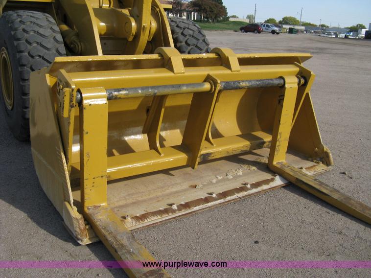 image for item 8043 1994 Caterpillar 960F wheel loader