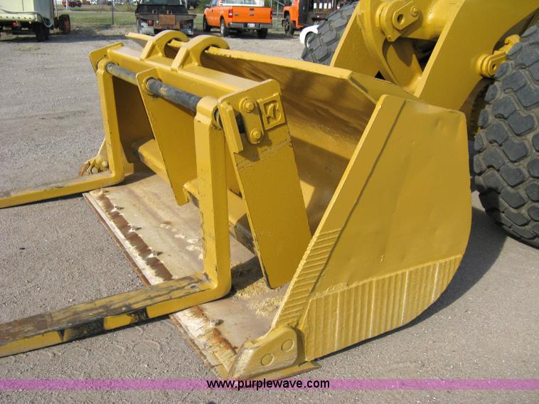 image for item 8043 1994 Caterpillar 960F wheel loader