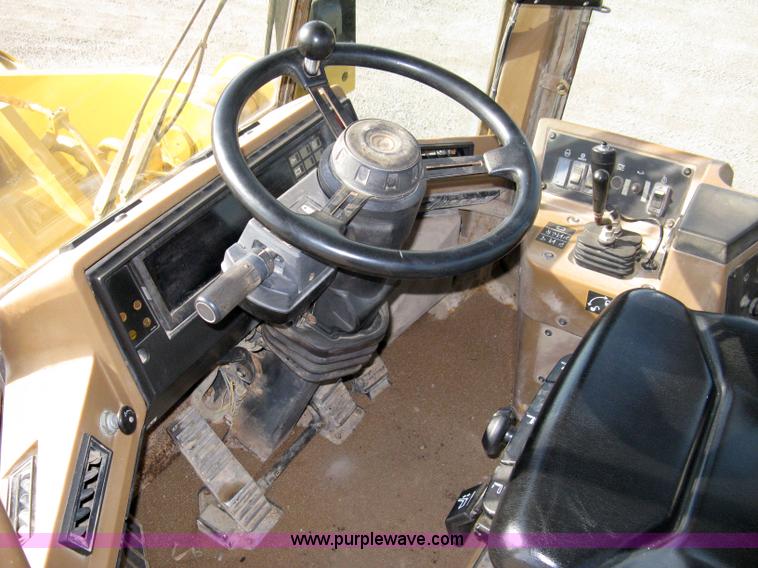 image for item 8043 1994 Caterpillar 960F wheel loader