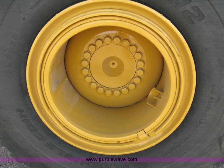image for item 8043 1994 Caterpillar 960F wheel loader