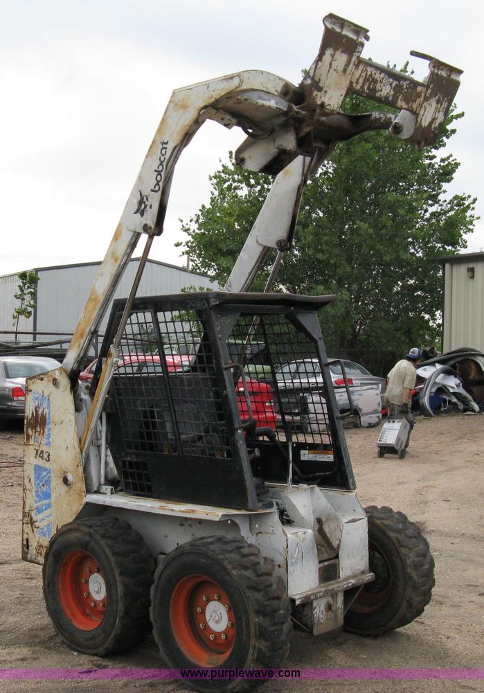 image for item 8045 1990 Bobcat 743B skid steer