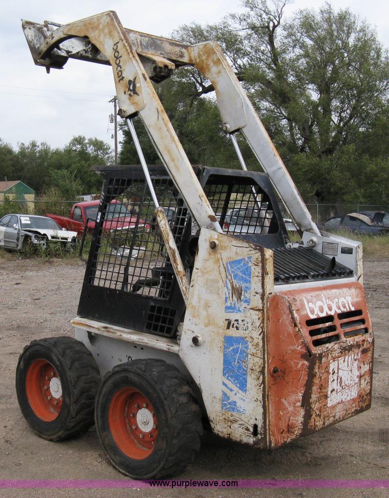 image for item 8045 1990 Bobcat 743B skid steer