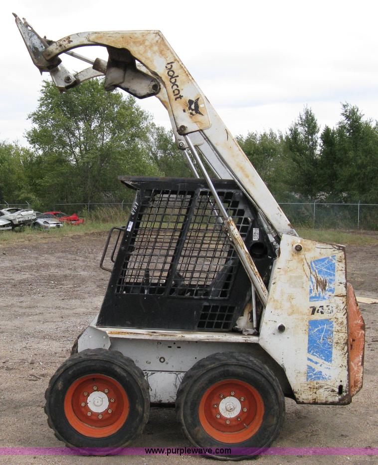 image for item 8045 1990 Bobcat 743B skid steer