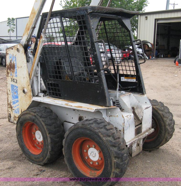 image for item 8045 1990 Bobcat 743B skid steer