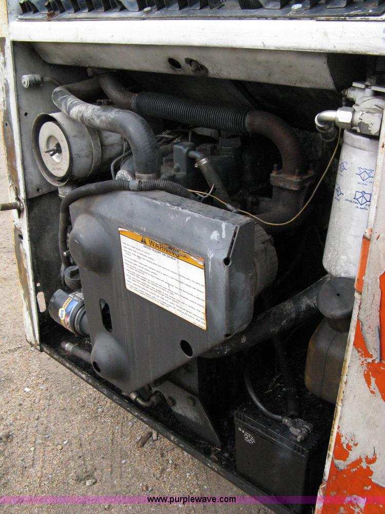 image for item 8045 1990 Bobcat 743B skid steer