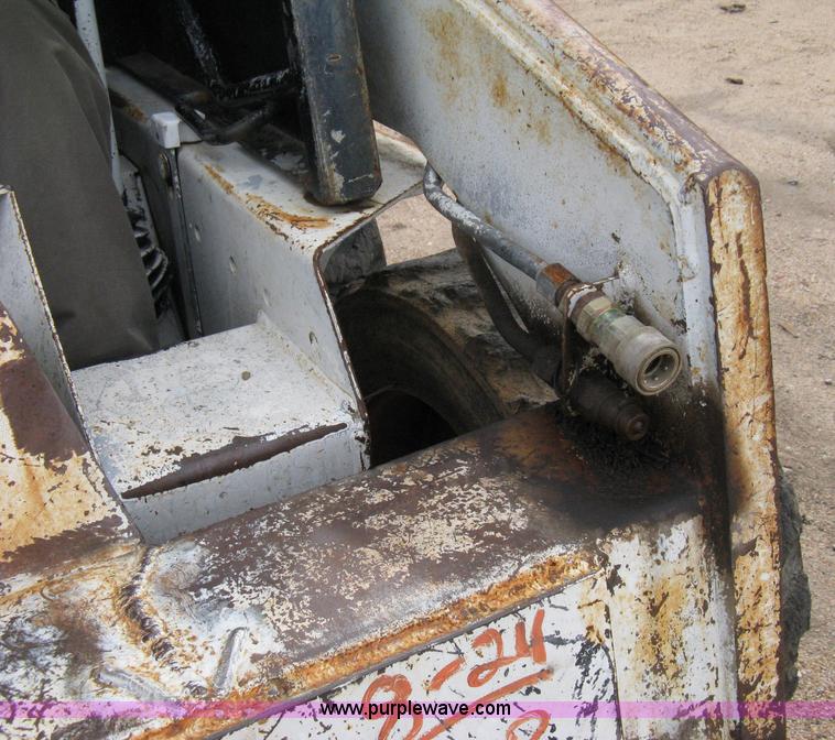 image for item 8045 1990 Bobcat 743B skid steer
