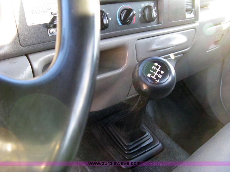 image for item 8047 2000 Ford F550 XL Super Duty dually pickup