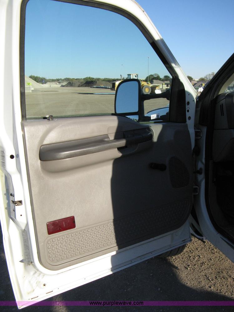 image for item 8047 2000 Ford F550 XL Super Duty dually pickup