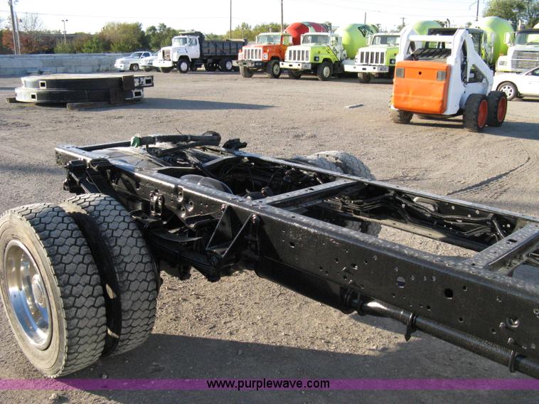 image for item 8047 2000 Ford F550 XL Super Duty dually pickup