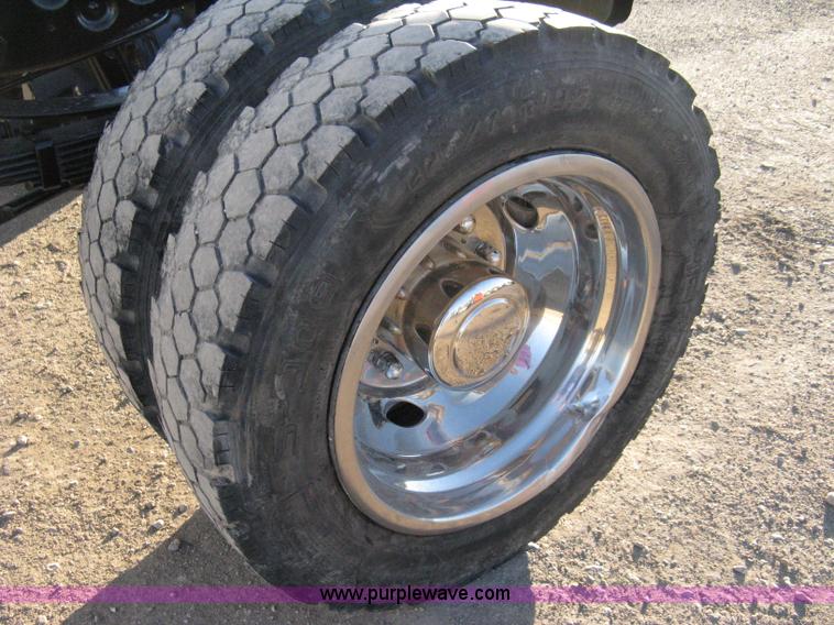 image for item 8047 2000 Ford F550 XL Super Duty dually pickup