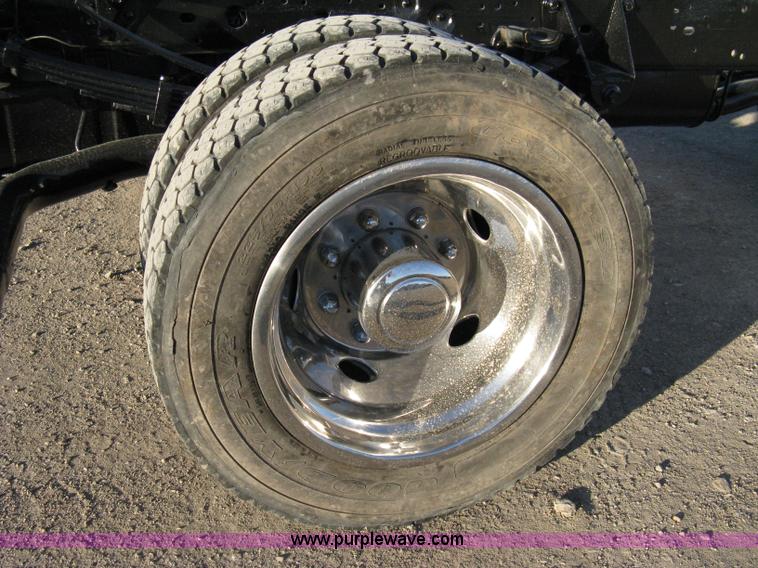 image for item 8047 2000 Ford F550 XL Super Duty dually pickup